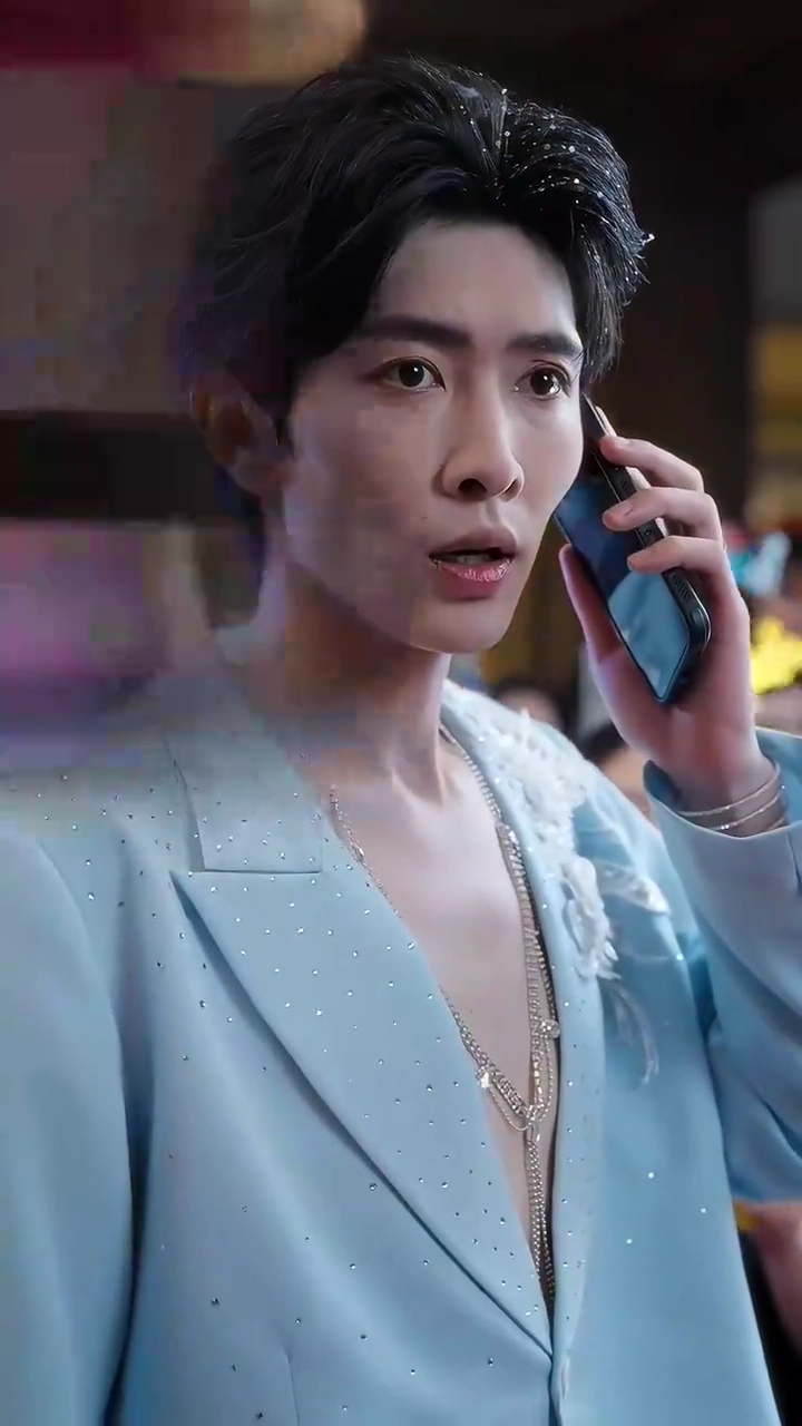 白鳥、再び羽ばたく写真