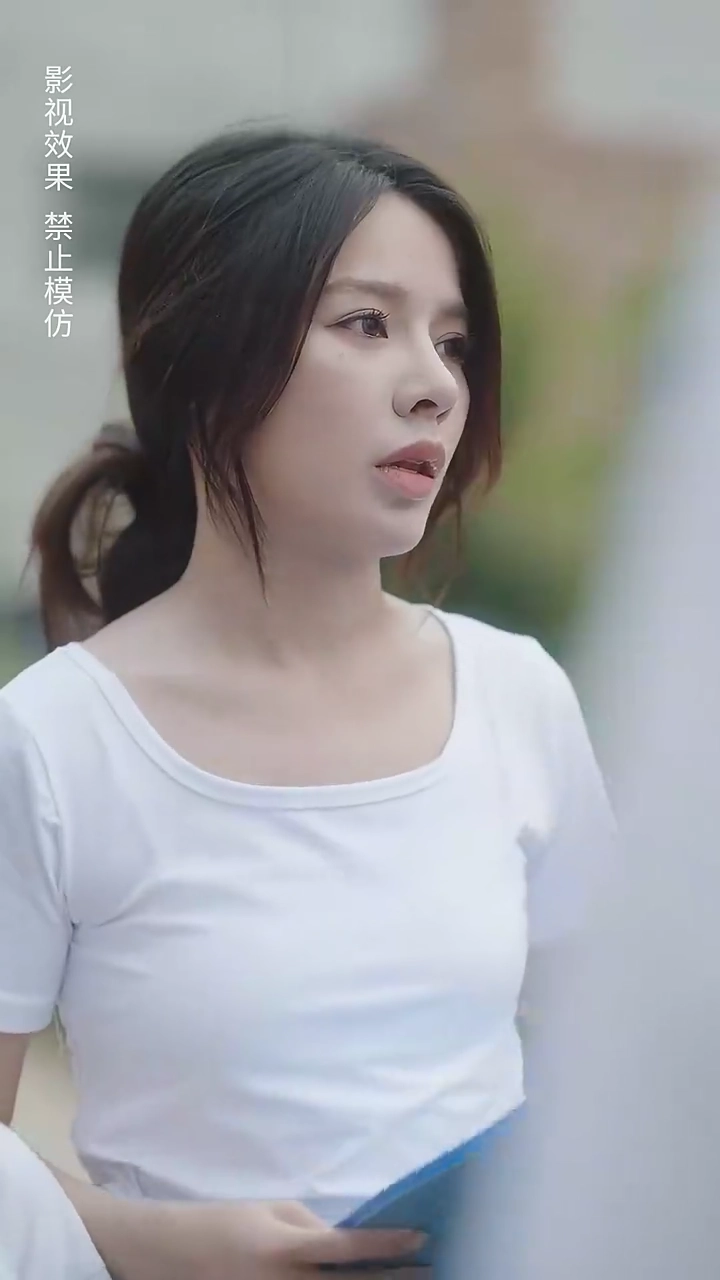 His Cool and Sweet WifePhoto