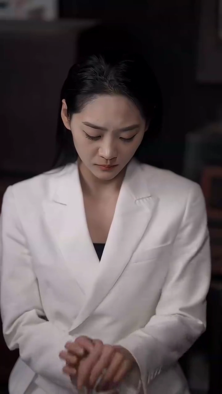 The Heirs' Treasure Hunt BeginsPhoto