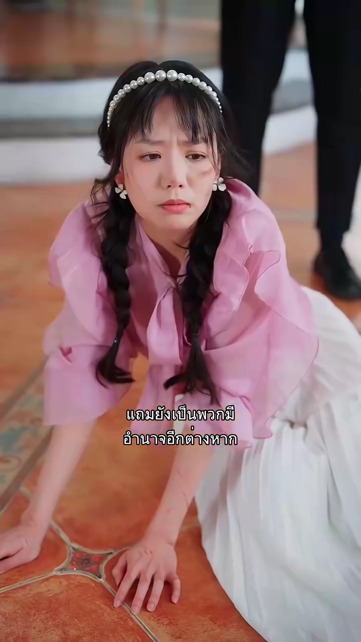 ทะลุนิติมาเป็นนางร้าย ฉันจะเอาชีวิตรอดยังไงรูปภาพ