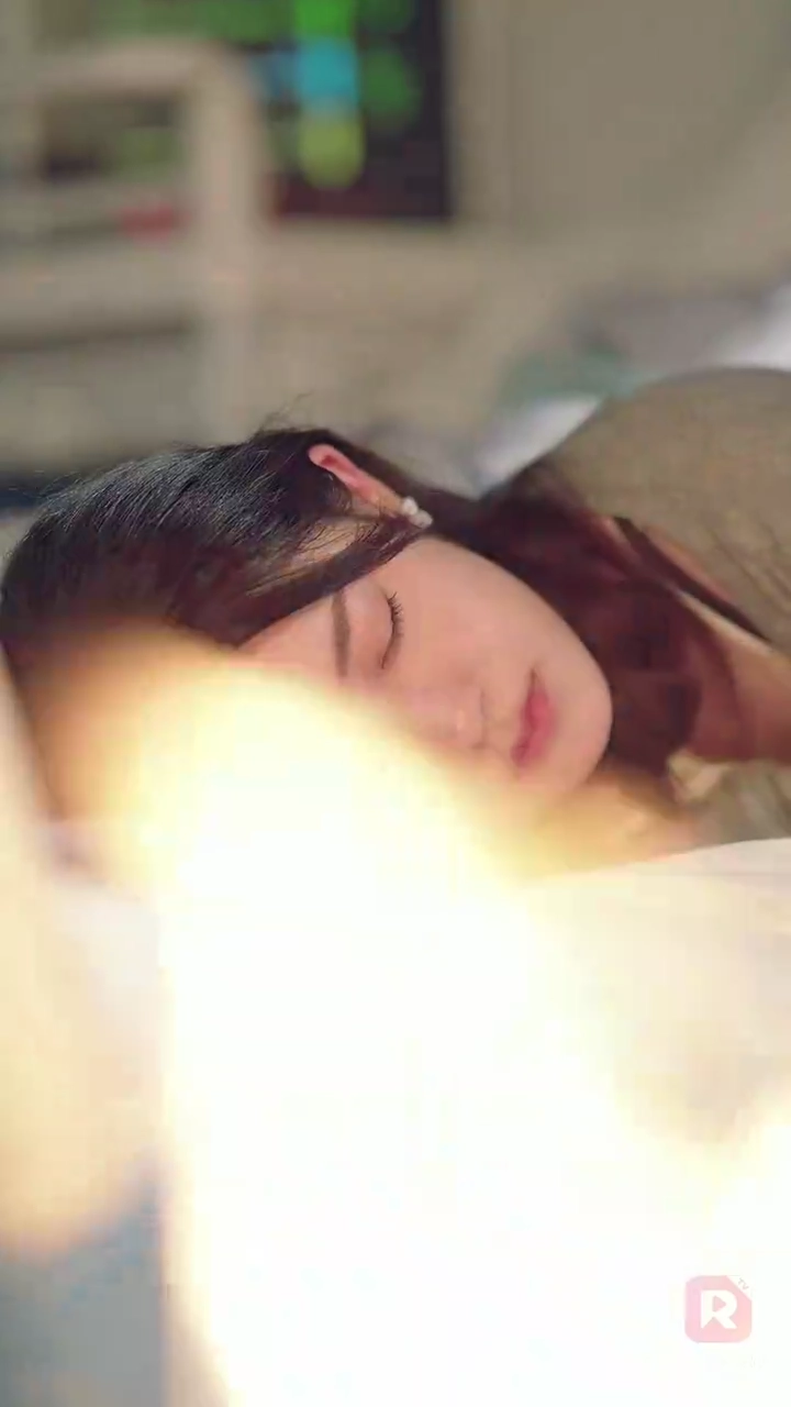 今度元夫のイケメン叔父と結婚することに？！写真