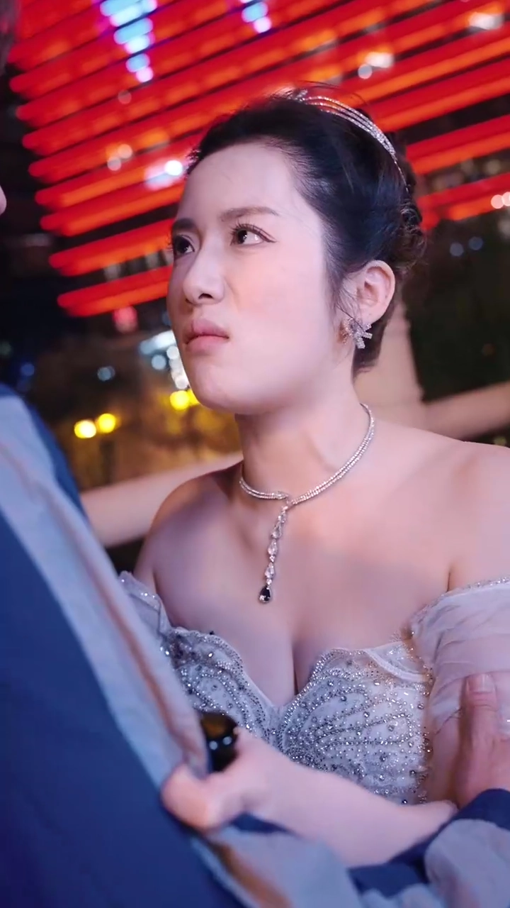 美女宿泊人に 囲まれた？！写真