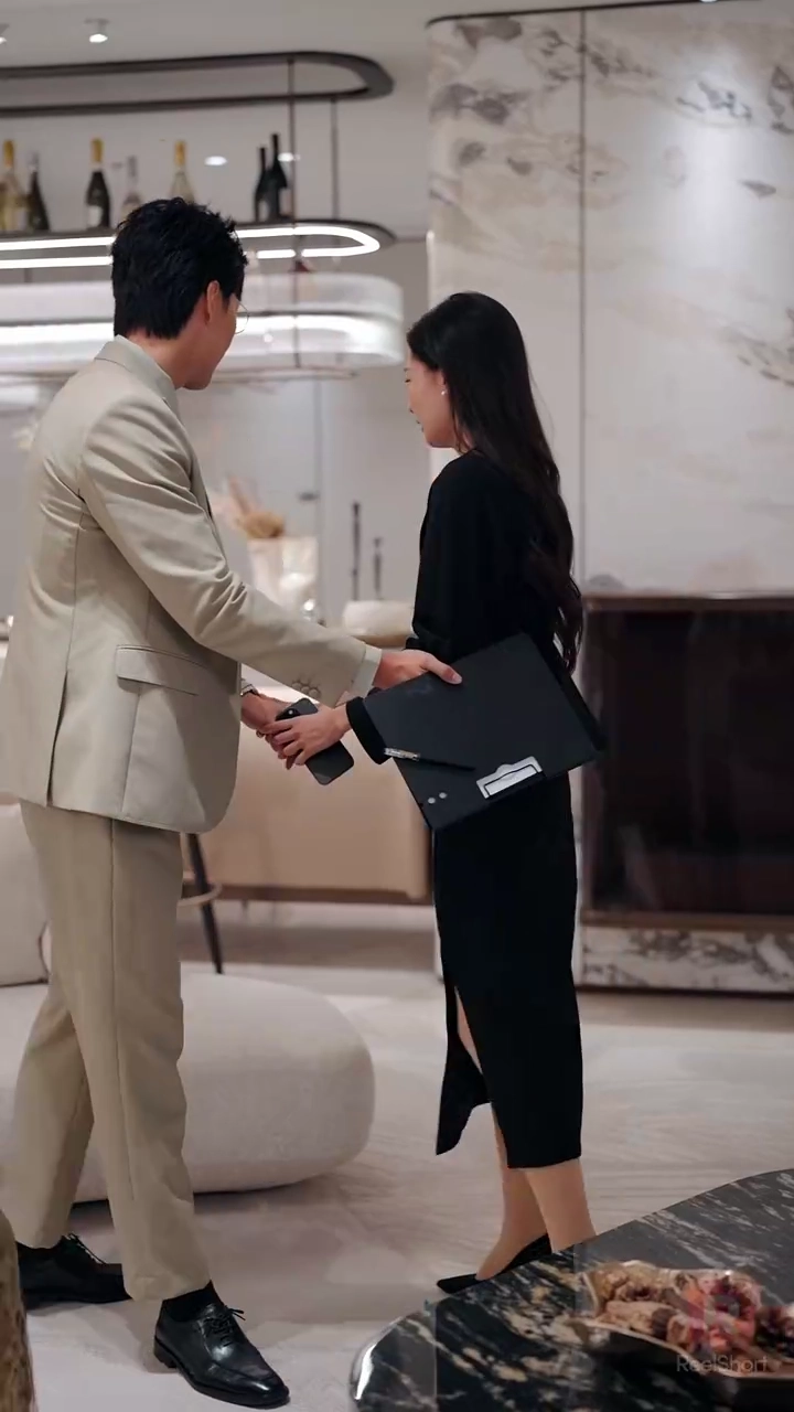 蘇る蝶： 虚ろな愛へ永遠の別れ写真