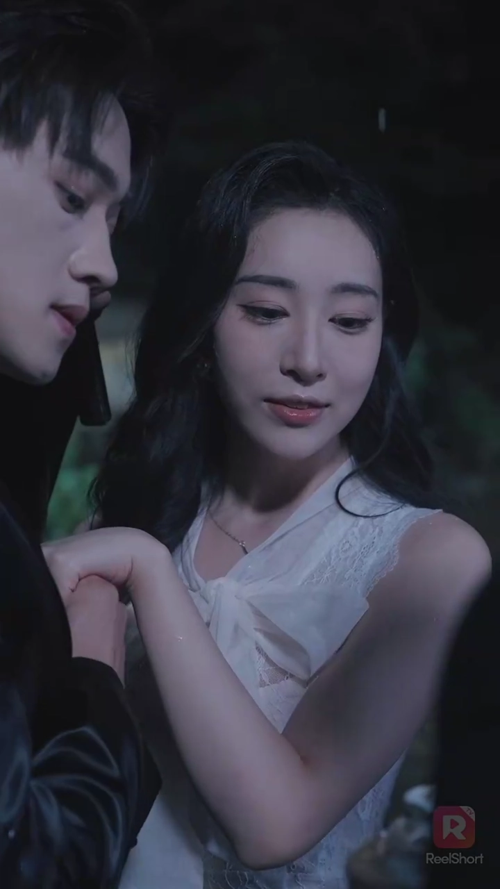 十年の愛は、幼馴染との一瞬に及ばない写真