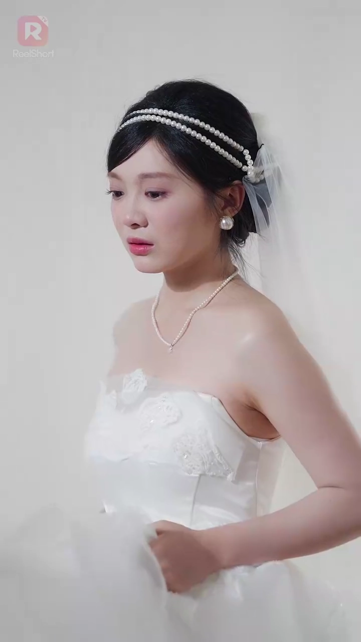 転生したら、お腹の子の父親はまさかの白髪少年写真