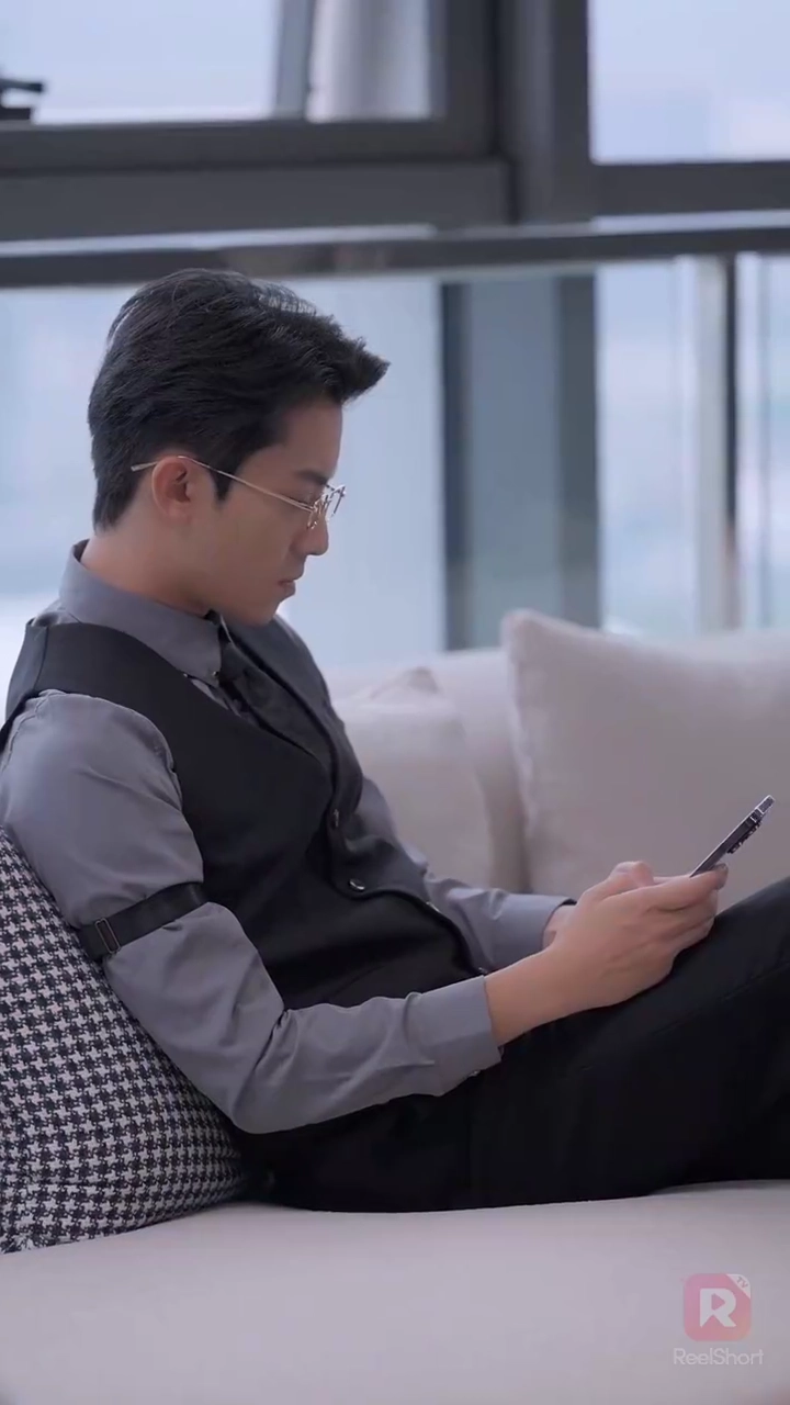 私の サイバーな 彼、私の CEO写真