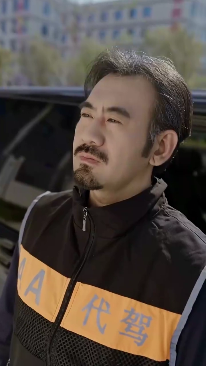 100兆円の資産を隠した男：裏切り者たちへの残酷な復讐劇写真