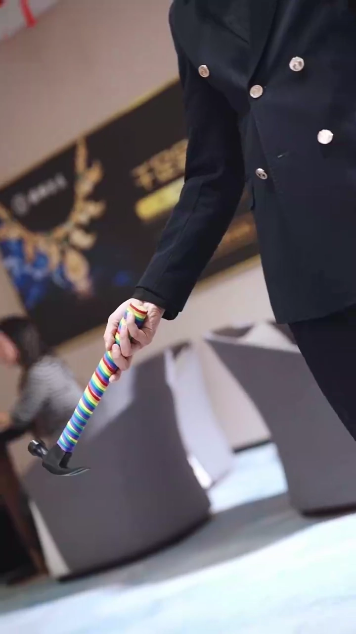 テック天才～金店破壊と刑務所要求写真