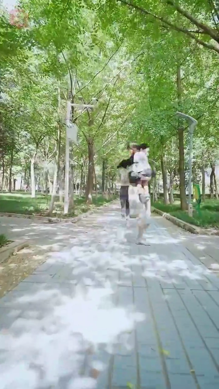 ［吹き替え版］実は億万長者！？警備員の父が隠していた秘密写真