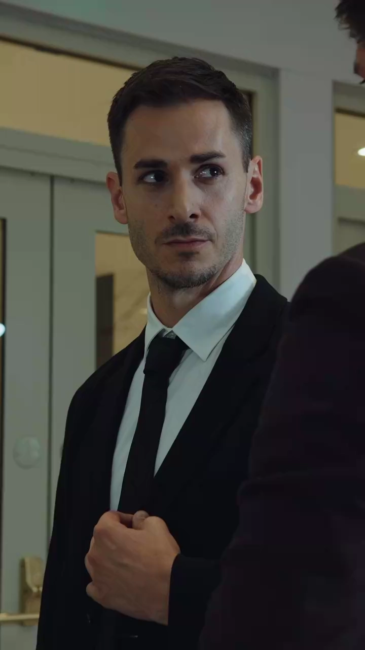 家出した億万長者が私の新郎に写真