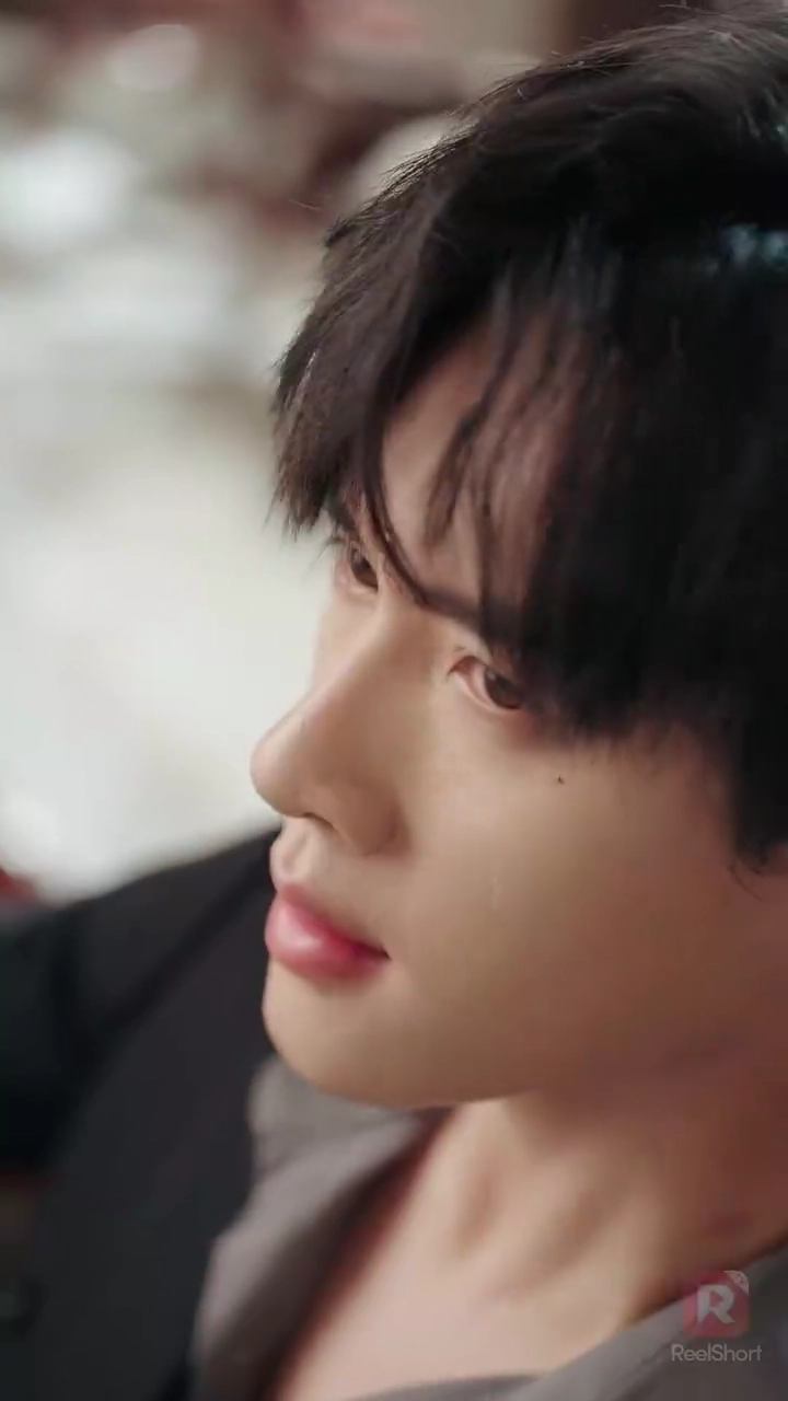 転生した実母、息子たちの修羅場に立つ写真