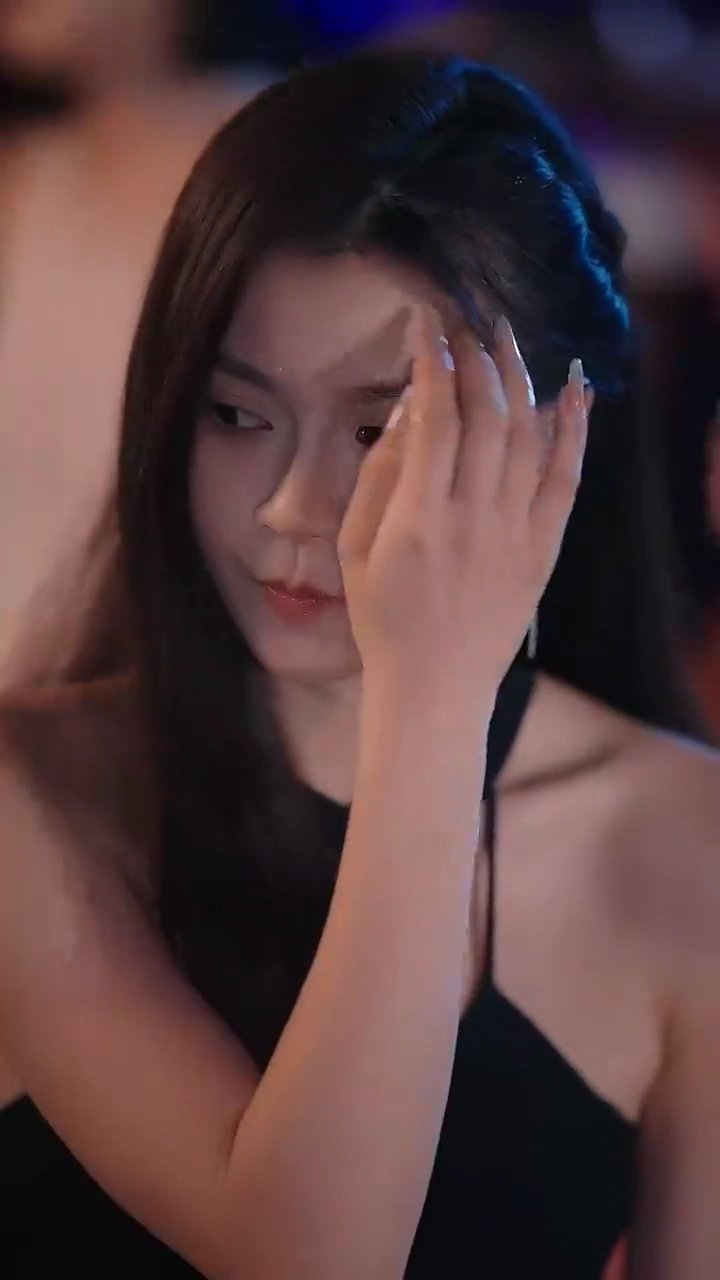 My Fake Intern Is A TycoonPhoto