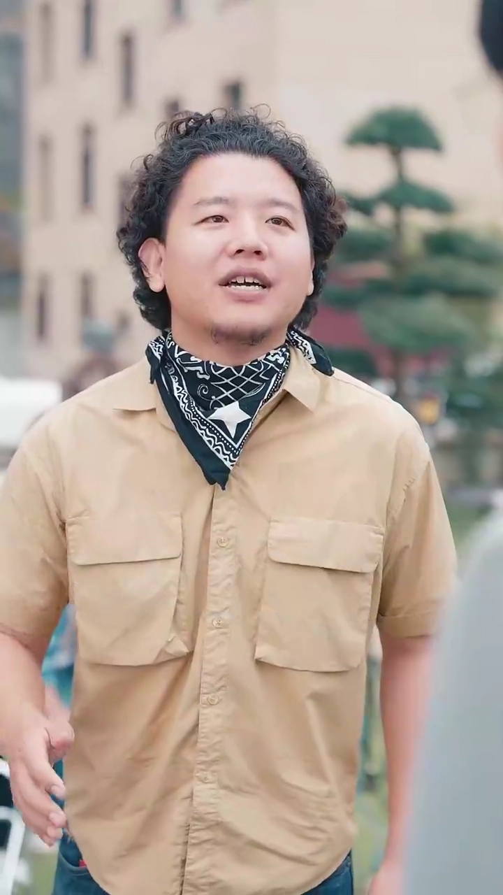 Attention, voici sa chère femmePhoto