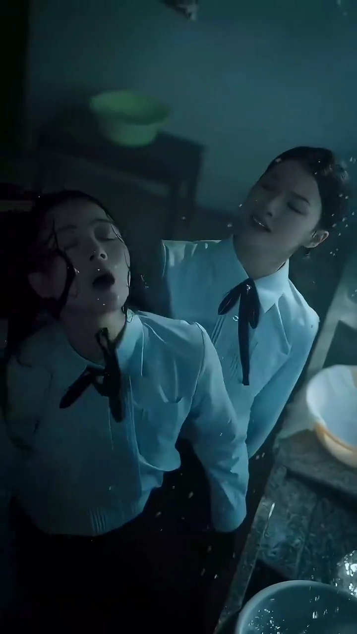 偽りの仮面と片腕の令嬢写真