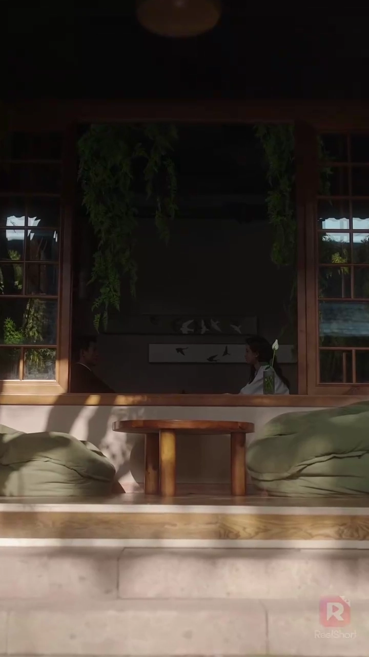 ベンデラの咲く夏〜逃げる心と運命の恋〜写真