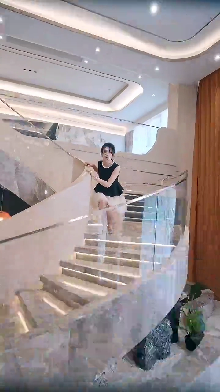 La Figurante qui Réécrit le ScénarioPhoto