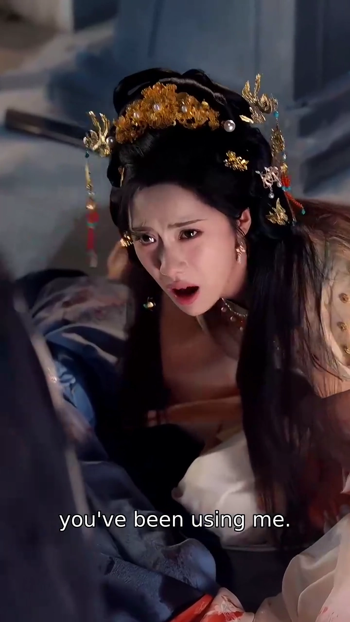 She Plays Two ShadowsPhoto