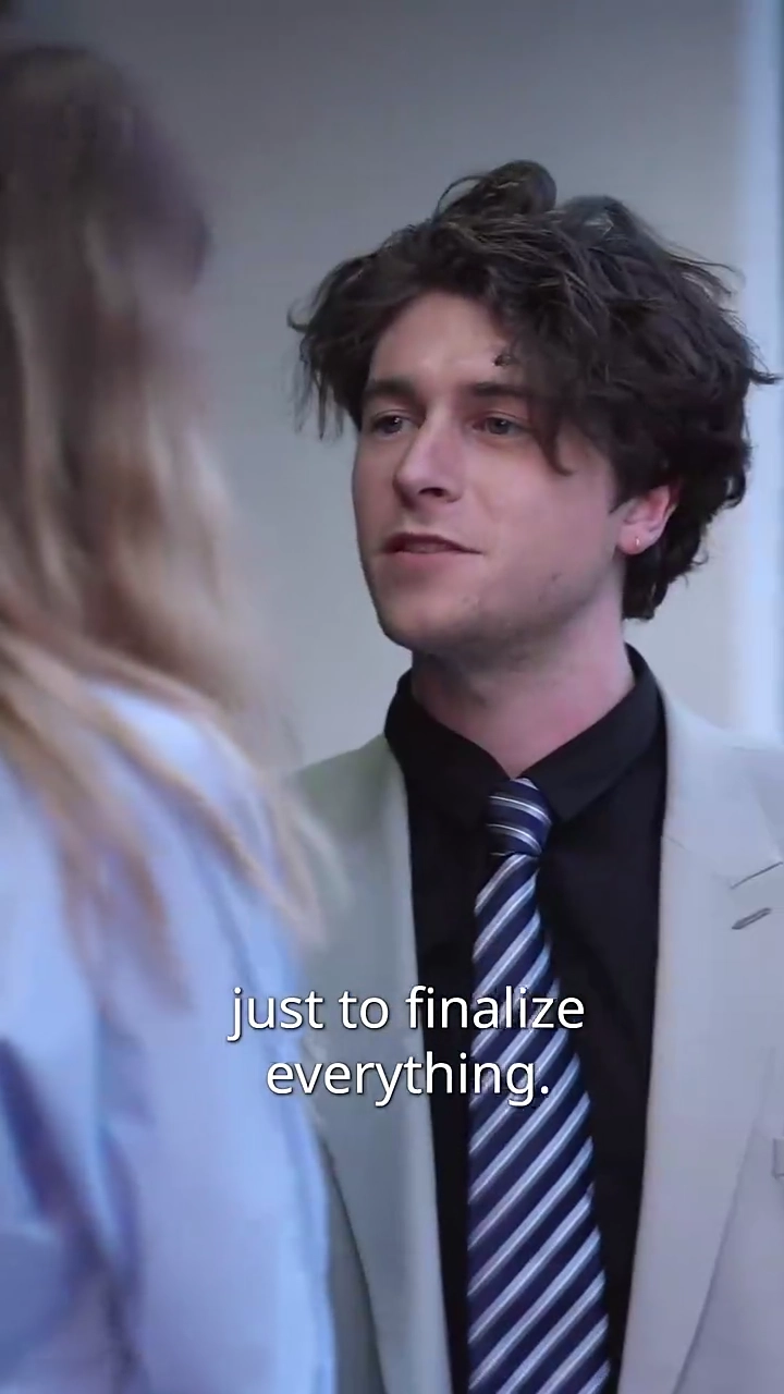 The CEO's Wife Is A Secret Boss?!Photo