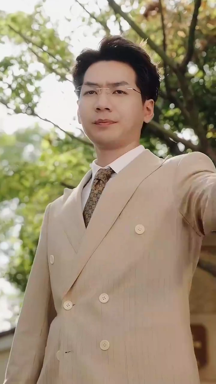 The Veterinarian With a Secret LanguagePhoto