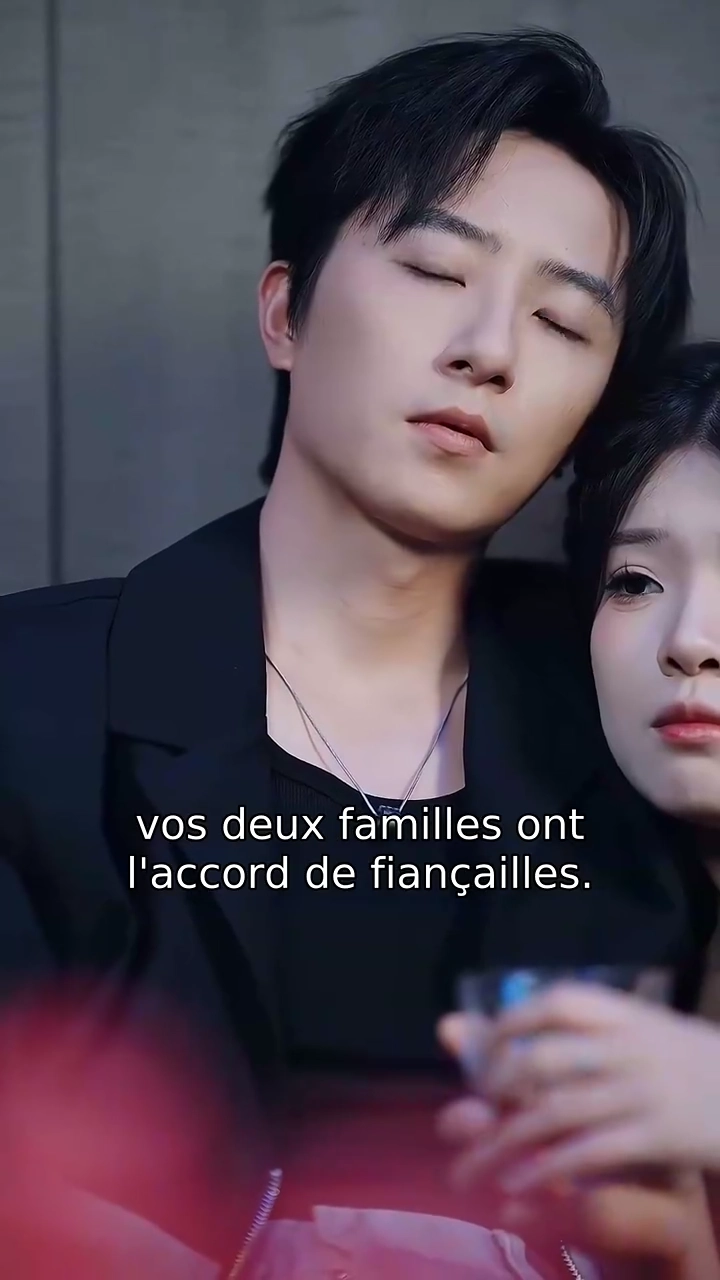 L'Héritier Réservé et sa Fiancée RéticentePhoto