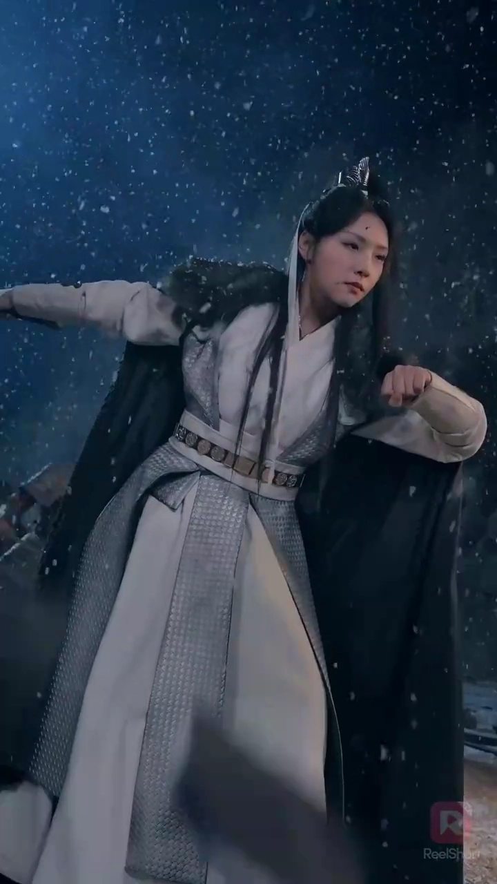 [dublado] Esporas e Paixões: A Guerreira que Encantou a CidadeFoto