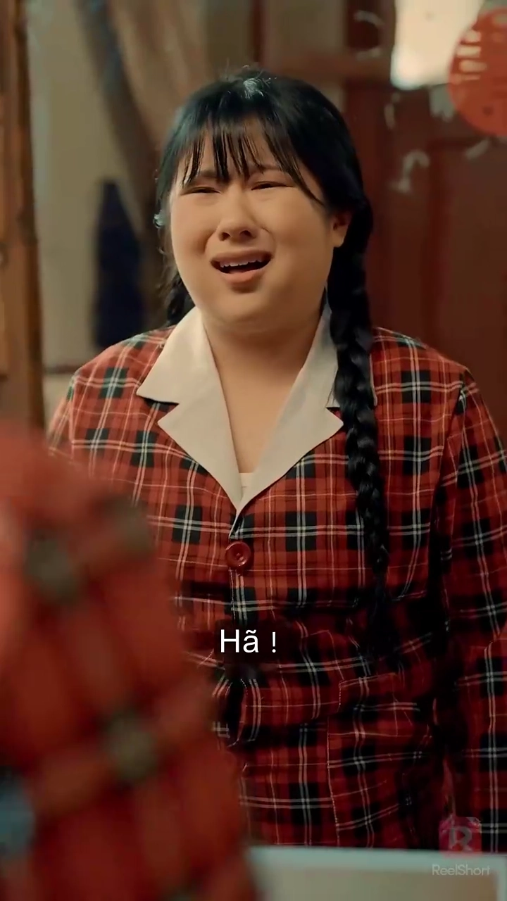 Renascida nos Anos 80: O Sucesso da Esposa de Tamanho GrandeFoto