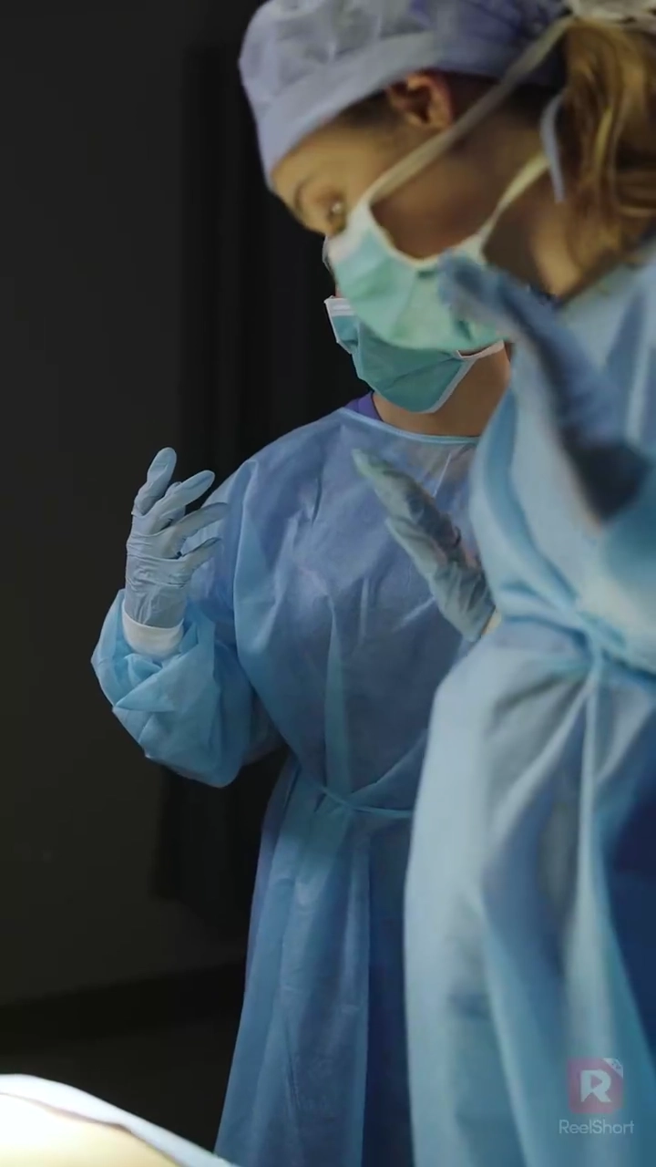 A esposa divorciada é uma cirurgiã genialFoto