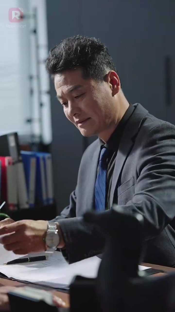 สมรภูมิออฟฟิศโหดรูปภาพ