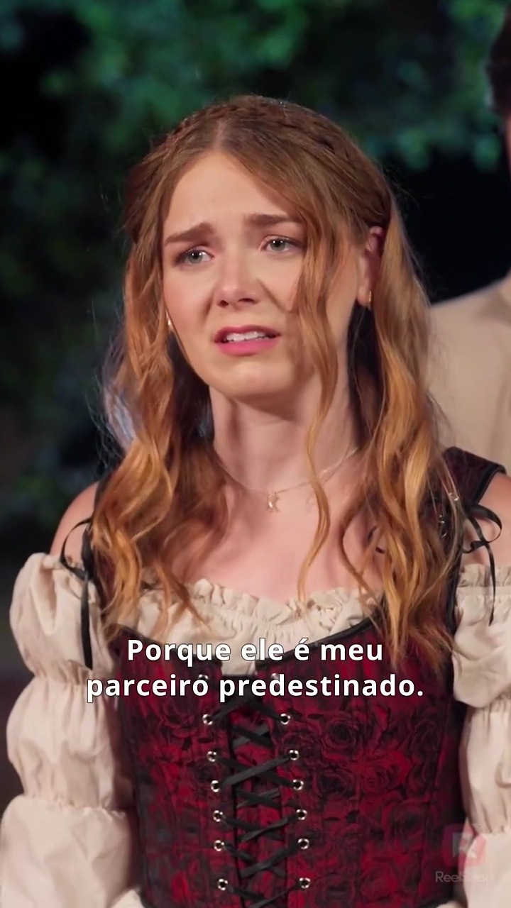 Rainha Alfa Traída Ressurge das CinzasFoto