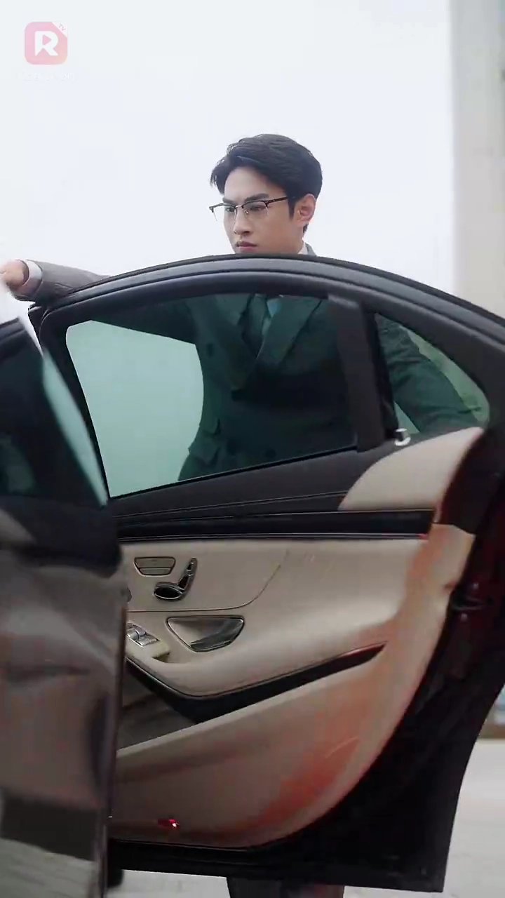 CEO, Aquele Estagiário é, Na Verdade, Sua EsposaFoto