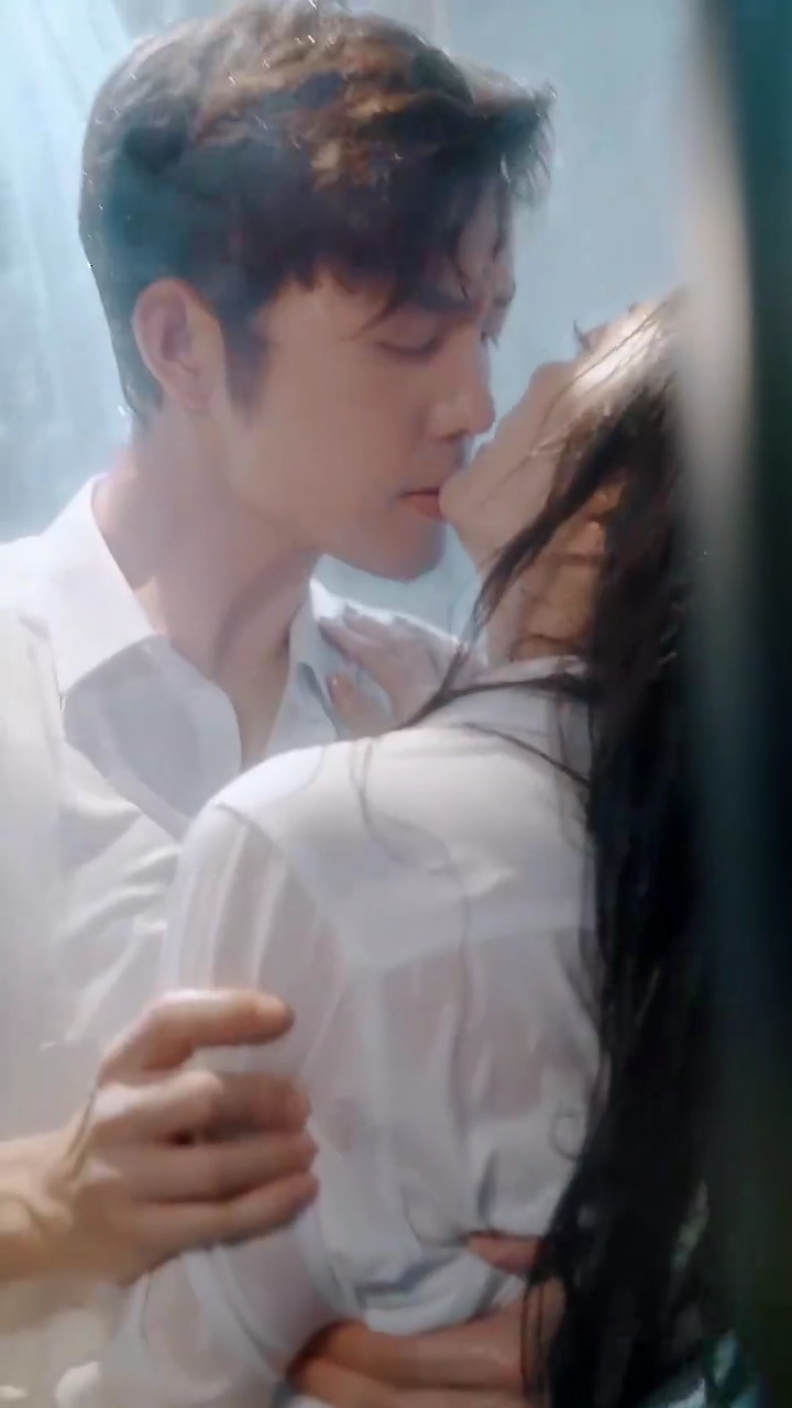 [Versão Dublada] O Crush Inesperado do Sr. CEOFoto