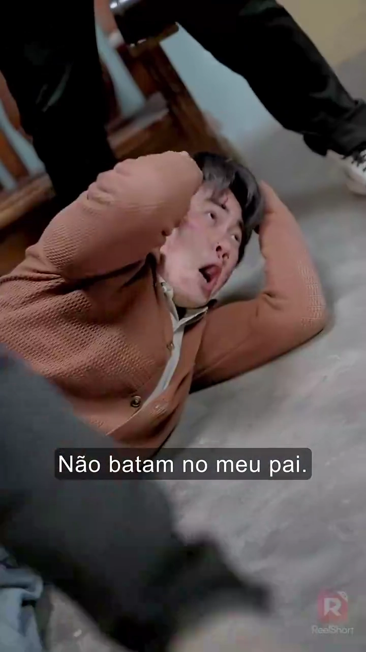 Pai de Quatro Dedos Me Ajuda a RevidarFoto