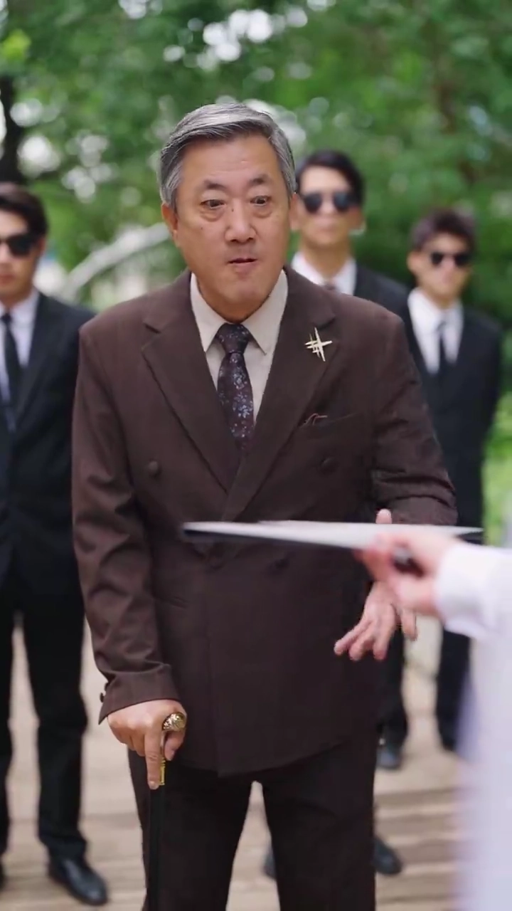 [Versão Dublada] O Desespero do Bilionário EscondidoFoto