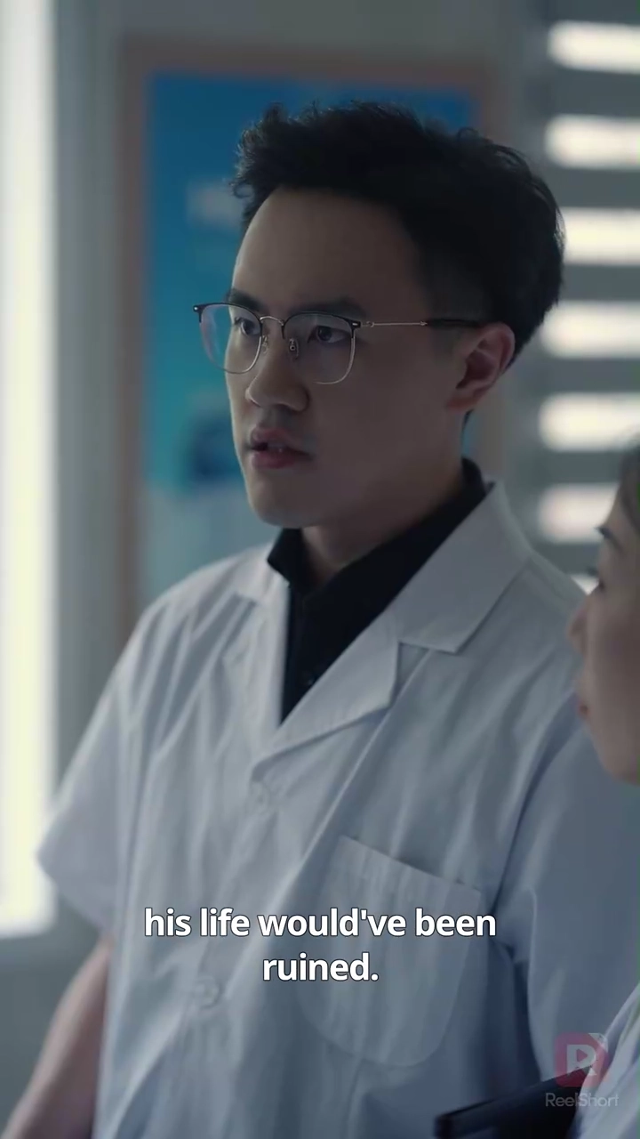 Her Whisper in the DarkFoto