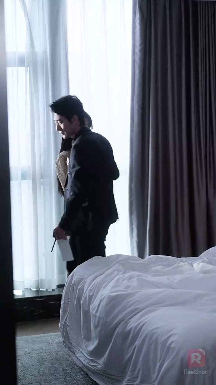 Me Ama, Mas Me FereFoto