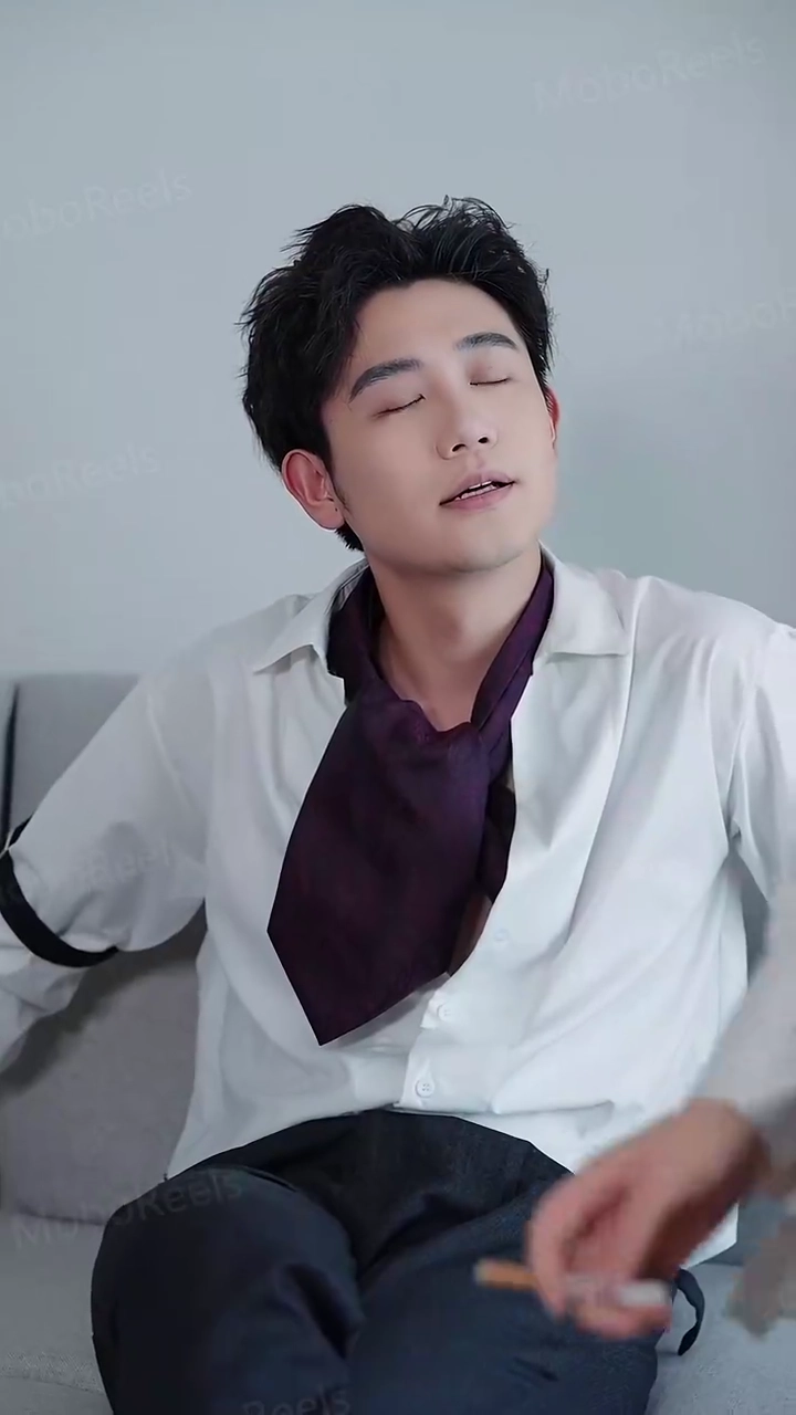 見せ付けにハマるCEO写真