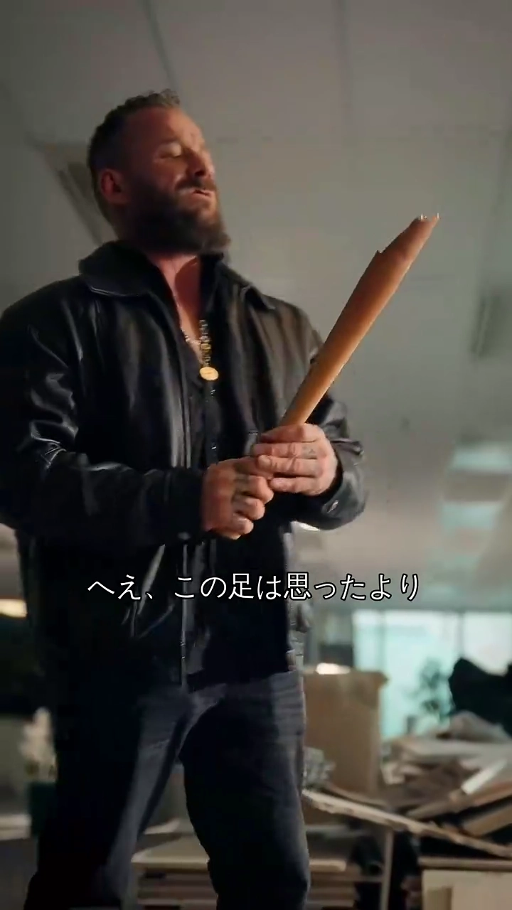 闇に咲くバラ写真