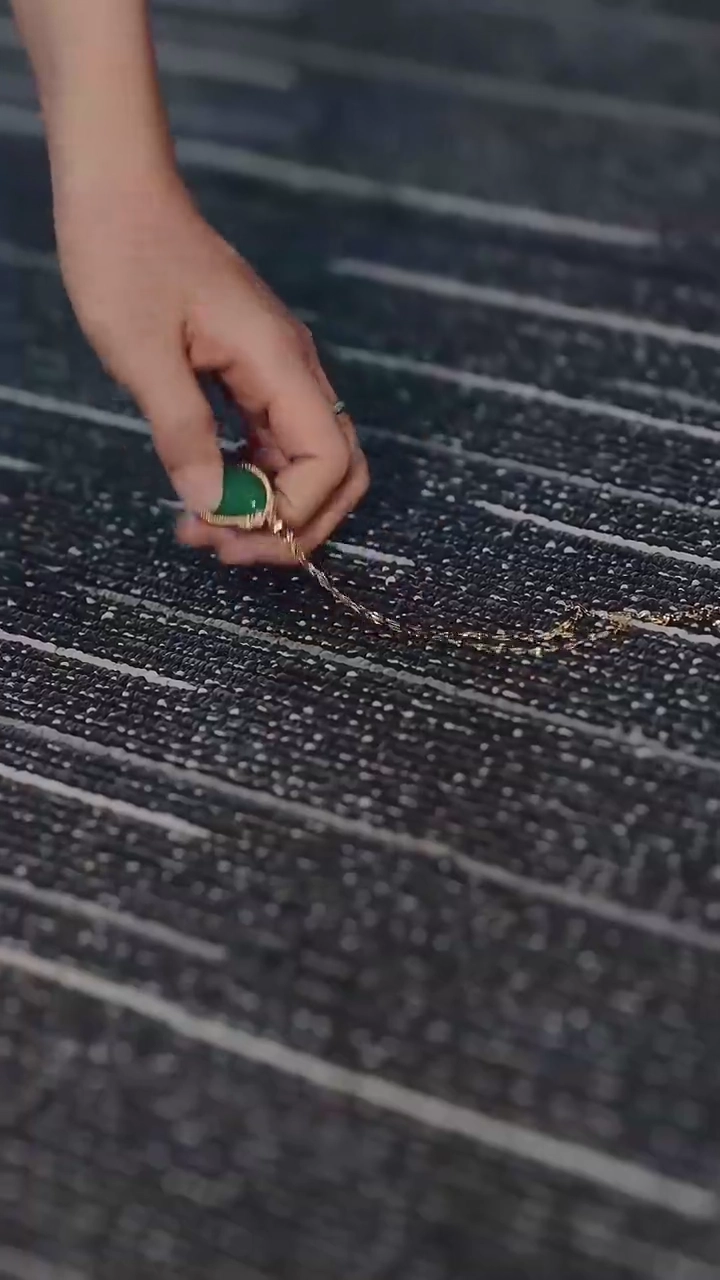 Mantan Istri Mawar Hitamfoto