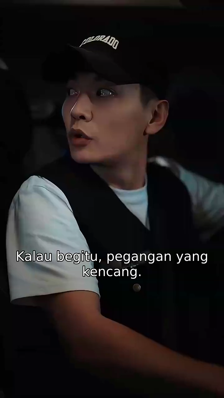 Dia Bukan Sopir Biasafoto