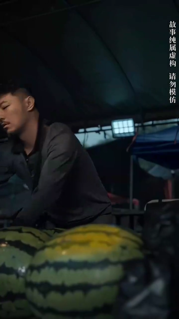 Sang Bos di Warung Kaki Limafoto