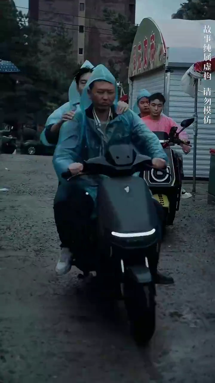 Sang Bos di Warung Kaki Limafoto