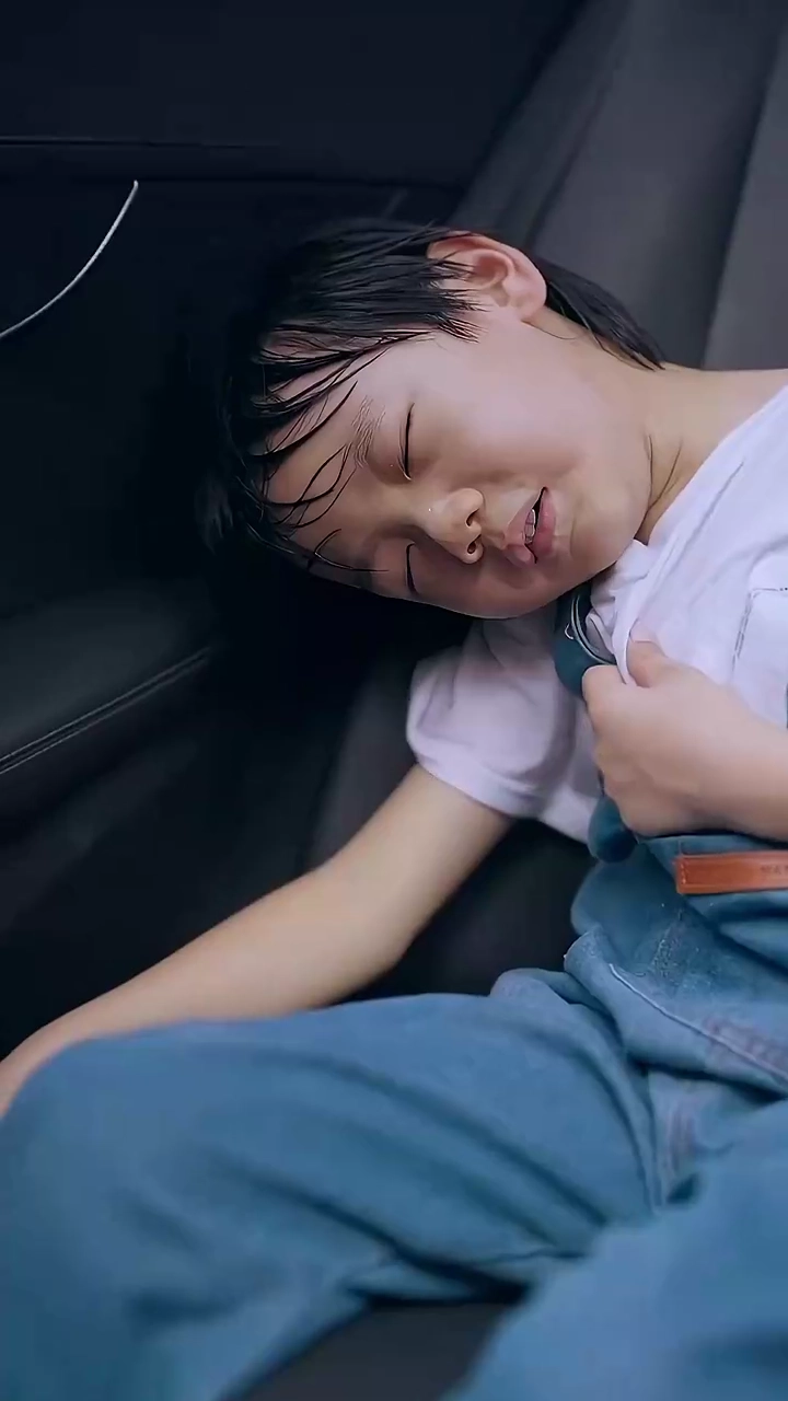 Bos Besar Di Balik Seragamfoto