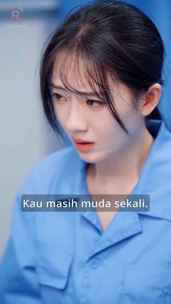 Kekuatan yang Menahan Diri Menggoda dan Mengagumkan Pabrik Kecilfoto