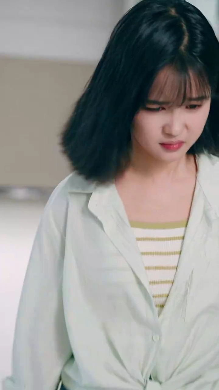 Istri CEO Bekerja Sebagai Pembersihfoto