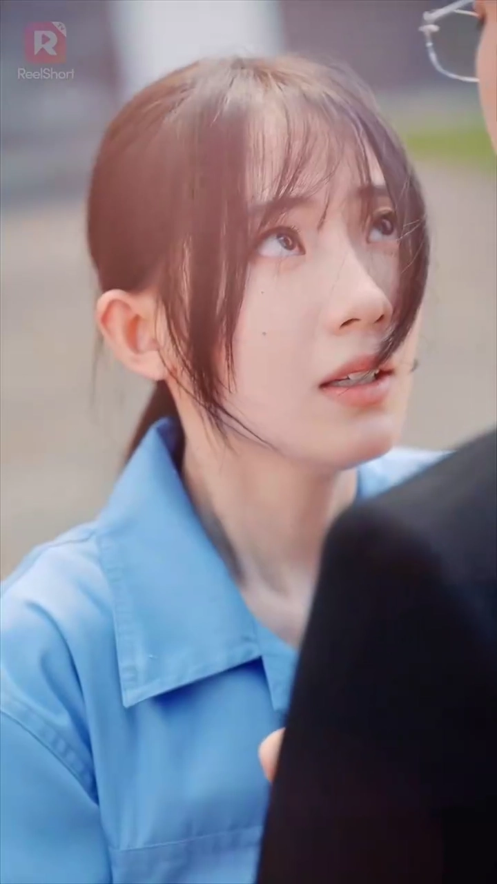 Kekuatan yang Menahan Diri Menggoda dan Mengagumkan Pabrik Kecilfoto