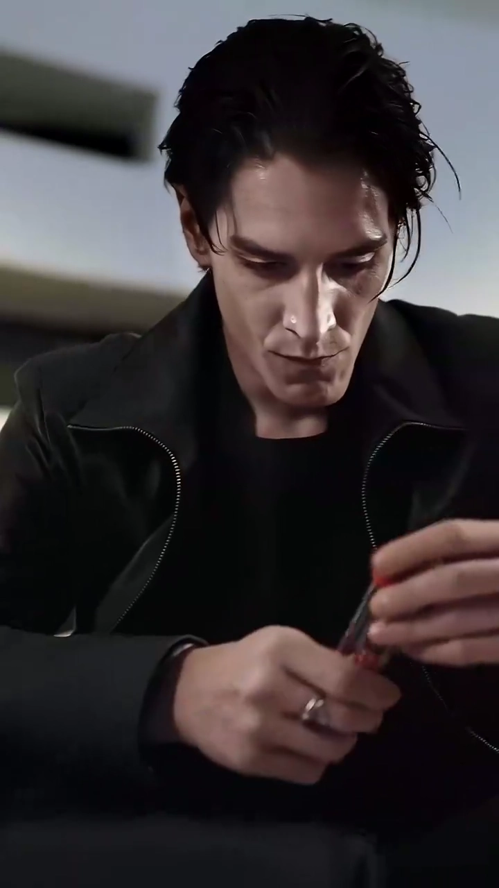 DATE WITH A VAMPIREPhoto