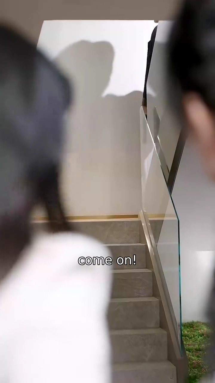 Twin Sisters' Love GamePhoto