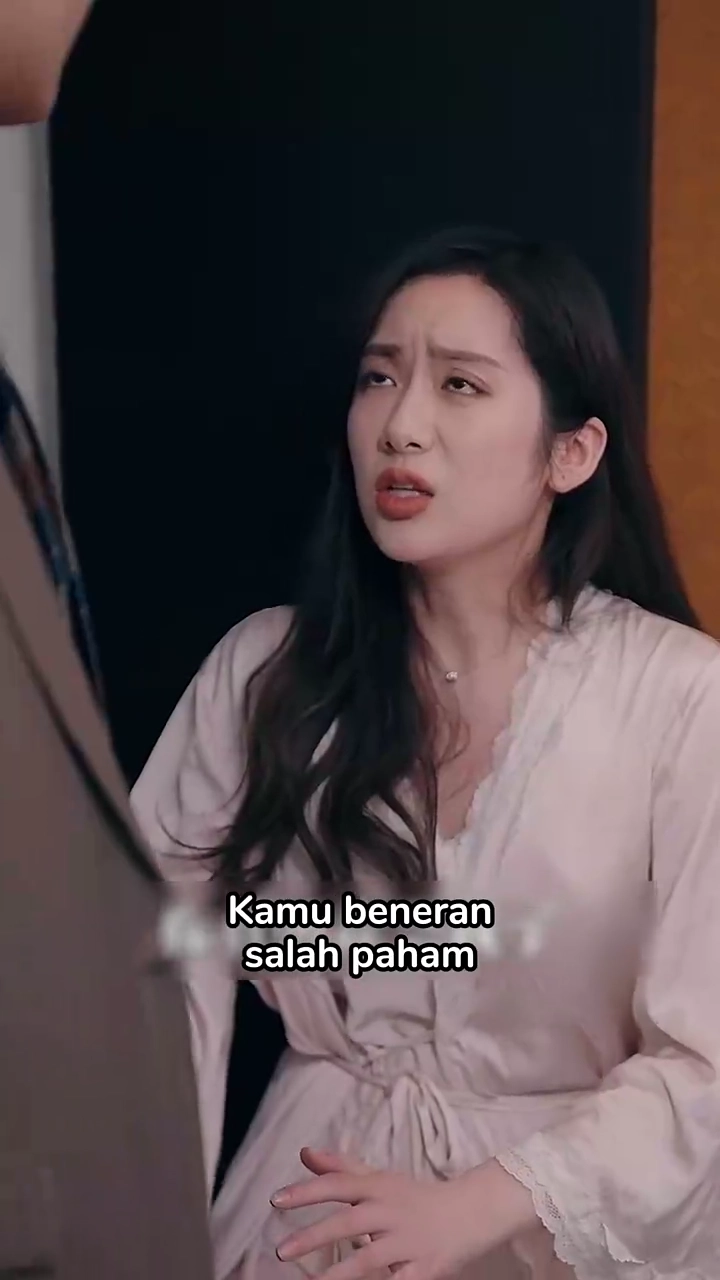 [Dijuluki] Setelah Cerai, Tuan CEO Memohon Aku Kembalifoto