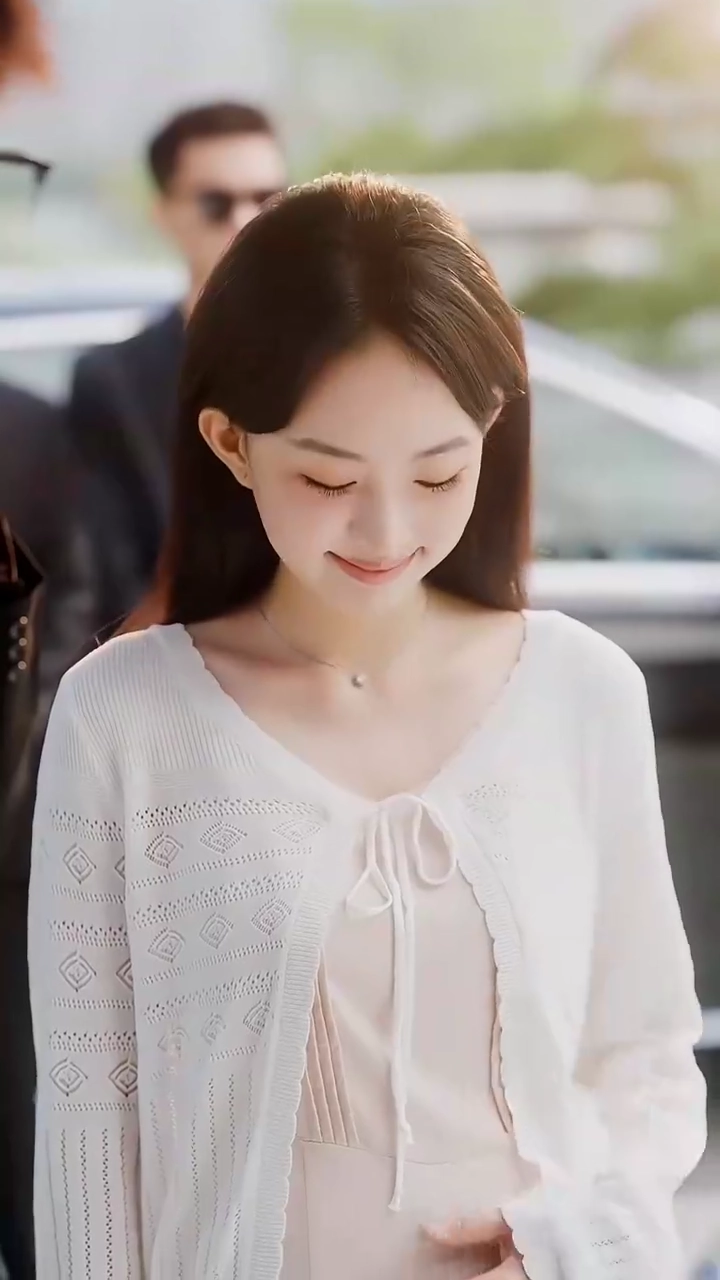 The Intern’s Secret: She Runs the CompanyPhoto