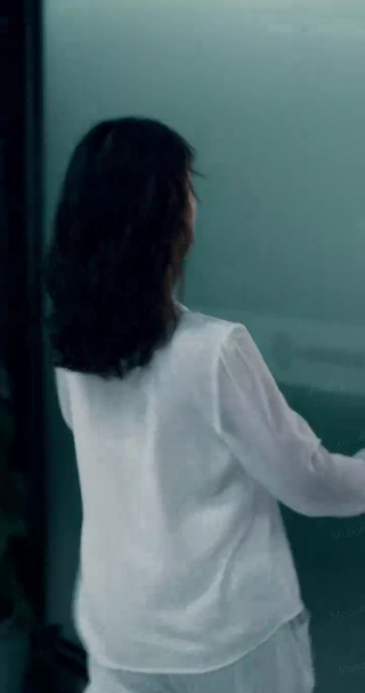 Pursuing My Wife Isn't EasyPhoto